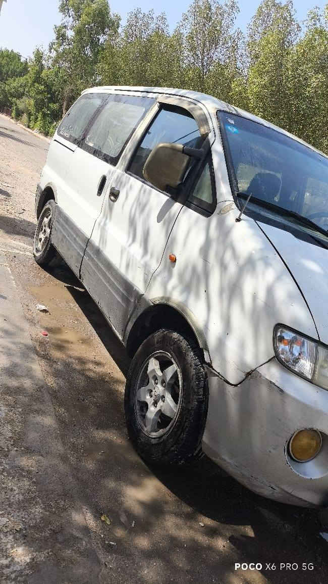 السلام عليكم ستاركس للبيع  بتره خصوصي موديل 2000 المكينه بيهة تنقيص وتبخير رقم انكليزي والشاصي الأيمن مصلح السعر 52 وبيهة مجال رقم الهاتف ***********
