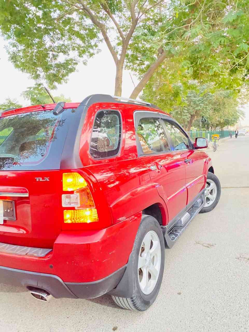 سبورتج 2010
مواصفات TLX يعني فول
السياره وارد كوري كفاله عامه 
لون ماروني 
مواصفات السياره:-
محرك 2000 دوش
تدفئه مقاعد 
نظام Eco 
فتحه سقف 
تحكمات سترين .
محرك كير مكفولات
تخم تاير جديد
ماشيه 216 الف
تبريد ثلج

 بي واتساب+964 750 728 9873
***********
