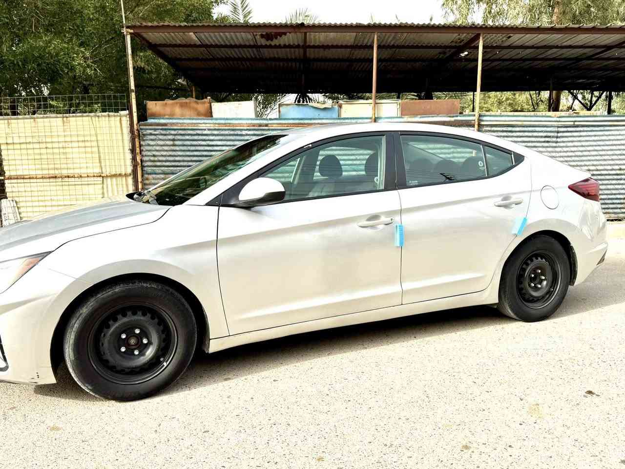 سلام عليكم
اللنتره موديل19 رقم واسط
اللون سلفر ///السعر 117 بيهه مجال 
مشروع وطني اباسمي هزه وفحص جديد
كير اي تي
مكينه 2000 دوش
شاشه جبيره
ثلاث انضمه قياده 
تحكم استيرن جهتين
حادثهه بالمنشور وبيهه ضربه بالباب مال سايق نفسه امصلح
صبغ 4 قطع 
منضومه زنون كلش قويه بيهه
ارضيه وكشنات امدوشمه جدد
مكاني بغداد الامين ***********
