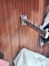 مستلزمات محل ملابس • رفوف • تعليكات