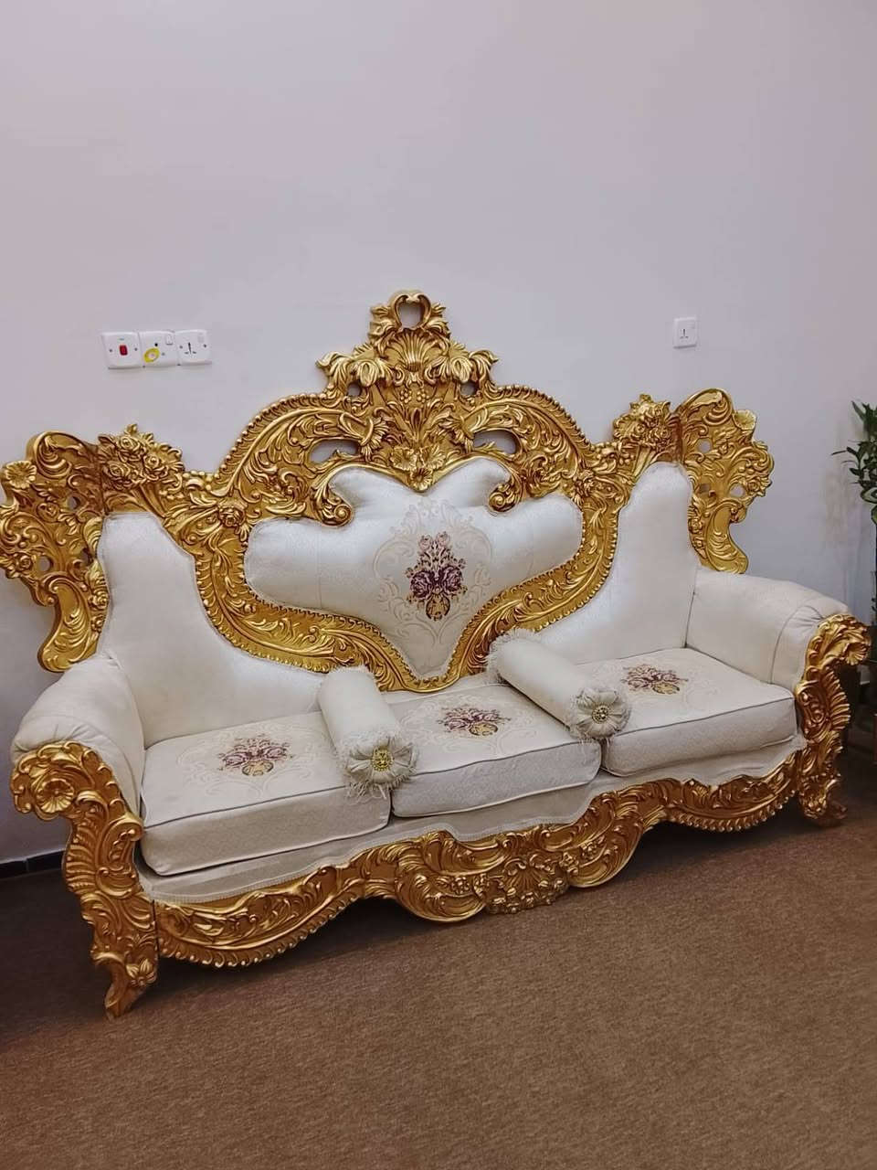 قنفات ملكيه 6 قطع يعني عشر مقاعد نظيفات للبيع سعر 750 كلش قويات بل حقيقه فخمات البصرة, العراق


**إذا كنت صاحب هذا الإعلان وتريد حذفه لأي سبب، رجاءا أرسل رسالة إلى الدعم الفني**