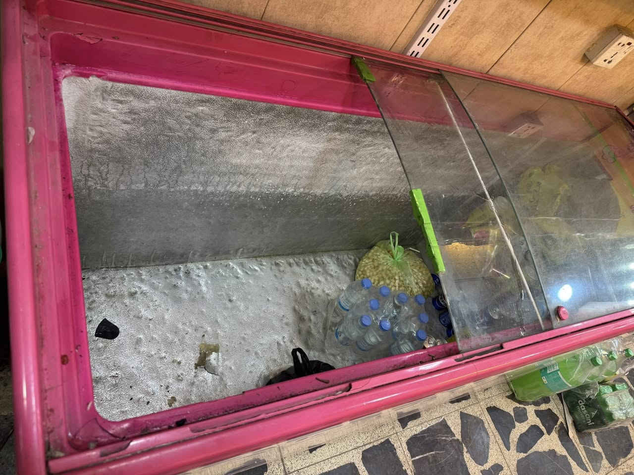 مجمده بطحية وتخم ٧ مقاعد العنون تقاطع كمب ساره يم مطعم غزاله ***********
