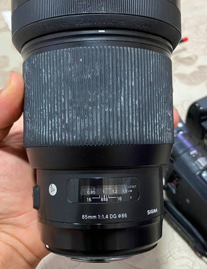 📸 للبيع عدة تصوير احترافية كاملة – نظيفة وجاهزة للعمل 📸"للبيع عدة تصوير متكاملة احترافي 
أعرض للبيع عدة تصوير متكاملة، مناسبة للمصورين وصناع المحتوى، والأجهزة كلها بحالة جيدة وتعمل بصورة ممتازة.
المحتويات: ✅ Canon EOS 5D Mark III ✅ Sigma 85mm F1.4 Art (Canon EF) ✅ Zhiyun Crane Gimbal مع جميع الملحقات ✅ Sony Handycam ✅ Godox X2T-C Trigger ✅ حامل تصوير فيديو YUNTENG ✅ حقيبة كاميرا ✅ شاحن + بطاريات ✅ عدة تنظيف كاملة
📌 السعر المطلوب للعدة كاملة: 2,000,000 دينار عراقي 💰 السعر قابل للتفاوض بالمعقول بعد المعاينة.
❌ لا أرغب بتبديل. 📍 المكان: (بغداد) 📩 للاستفسار أو التواصل يرجى مراسلتي على الخاص. او الاتصال على الأرقام #***********
#***********

ملاحظة: البيع للجادين فقط، وجميع الصور الحقيقية مرفقة في الإعلان.
