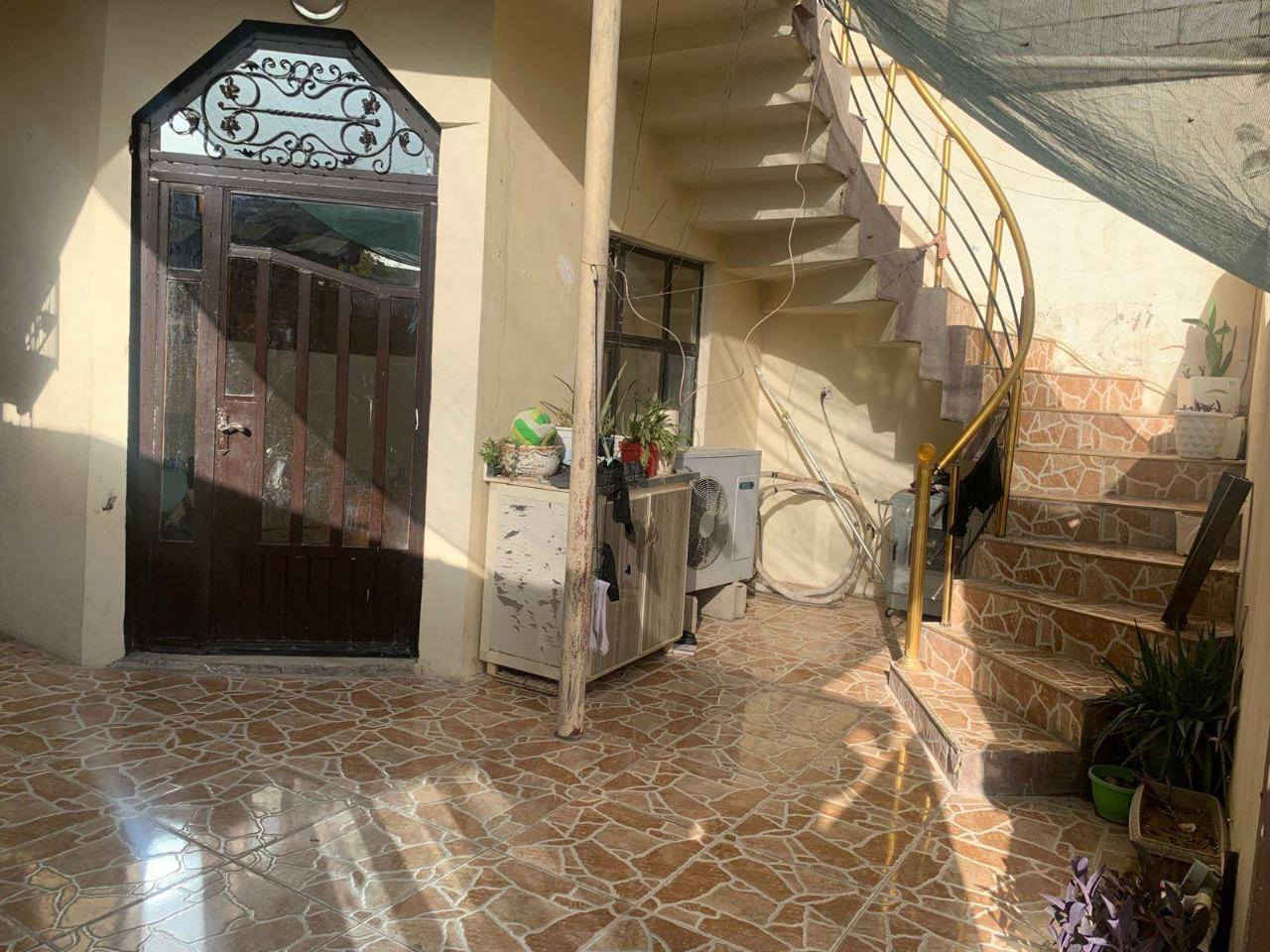 ⭕ #إعــــلان
#بيع_مستعجل
#دار_طابقين_للبيع – طابو ملك صرف
#مساحه ١٥٠م – واجهه ٧.٥م
#الموقع: قادسيه الثانية قرب جامع صابر كردي
---
🔹 الطابق الأول يحتوي على:
غرفتين نوم
استقبال
هول
مطبخ (حار وبارد)
صحيات

🔹 الطابق الثاني يحتوي على:
غرفة نوم
استقبال
مطبخ (حار وبارد)
صحيات
---

📞 للمزيد من المعلومات
*********** (واتساب)

🏢 أو مراجعة:

مكتب السلام للعقار قادسيه قرب الاستخبارات
