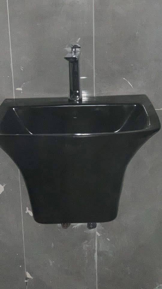 بسم الله
الحمدلله يوم امس إنجزت العمل في منطقة حي العسكري 
تأسيس صحيات اخر مرحله شد الخلاطات ومغاسل تعليك 
ومقعد وكيزر والحمدلله والشكر 
ومتواجد في كركوك حي بدر 
***********
