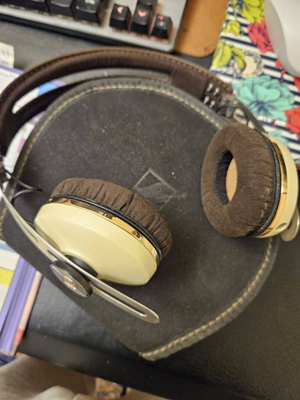 SENNHEISER MOMENTUM 2
سنهايزر مومينتم 2 
اذا تفيدك راسلني
***********
