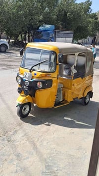 وبركاته للبيع للبيع تك تك لون اصفر موديل 22اريده ب٨٧٥٠وبيه مجال  07822...