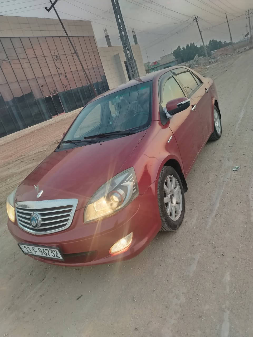 سلام عليكم،، جيلي موبل  مديل 2012  سياره حلوه مال جناي  كفاله كير، ومحرك 1800 وحداديه  أمامي وخلفي     رقم. دولي( بسمي) احله من صوره... السعر 55وبيه مجال    للأستفسار. ***********
