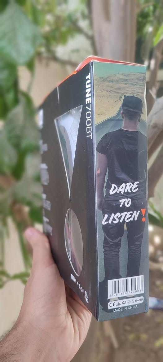 JBL TUNE 700BT 🎧🔥
انغمس في التفاصيل.. ولا تدع شيئاً يزعجك 🎧✨

- ​مع سماعة JBL Tune 700BT، أنت لا تسمع  فحسب، بل تعيش اللحظة. بفضل تصميمها الذي يغطي الأذن بالكامل (Over-Ear)، ستحصل على عزل طبيعي وصوت غني بجهير JBL Pure Bass الأسطوري.

- ​راحة بلا حدود: وسادات أذن ناعمة جداً تجعلك تنسى أنك ترتديها.

- ​طاقة تدوم: بطارية تصل إلى 27 ساعة من المتعة المتواصلة.
​شحن في لمح البصر: 5 دقائق من الشحن تمنحك ساعتين من الاستماع.

​تحكم ذكي: أزرار مدمجة للتحكم بالمكالمات والمساعد الصوتي بضغطة واحدة.


**إذا كنت صاحب هذا الإعلان وتريد حذفه لأي سبب، رجاءا أرسل رسالة إلى الدعم الفني**