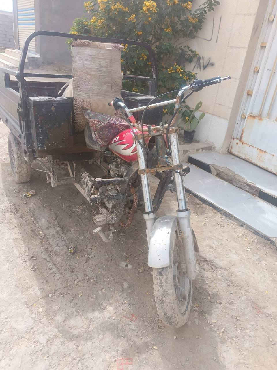 سلام عليكم ستوته للبيع مكان ناصرية حي جوادين مقابل الاسكان صناعي ستوته شوفت عينك محرك ما يصعد دهن ستوته كلك سعر 500بيه مجال شي قليل واتساب *********** ستوته شوفت عينك
