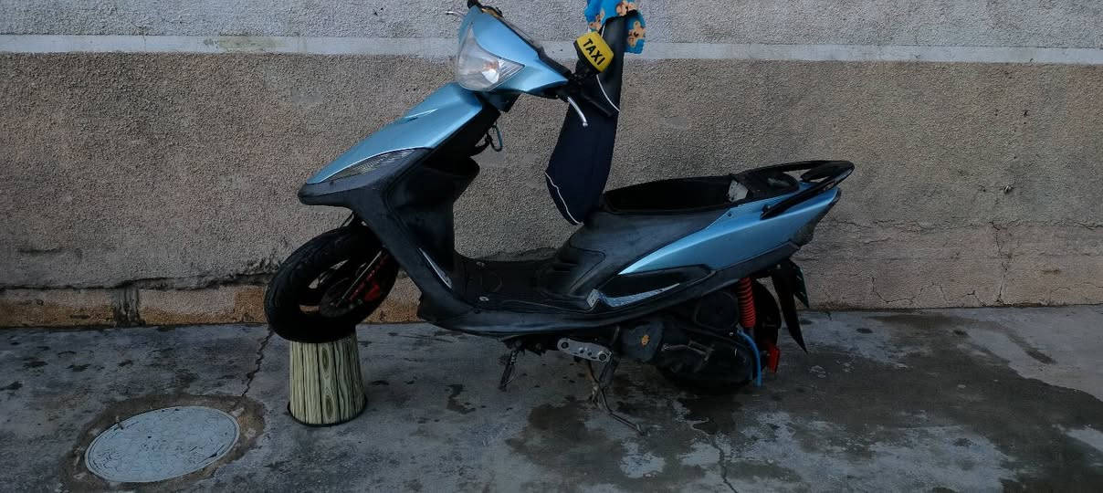السلام عليكم دراجه ماكس عدله للبيع اشاير لايتات كهربائيات شغاله نكره سلف شلعه ومعدل لسعر (٦٥٠).   ***********  العنوان بغداد

