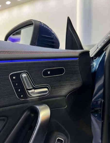 السلام عليكم  للبيع مارسيدس CLA250 
موديل 2023 
كلين مكفوله كفاله عامه  
فول مواصفاات
2000 تيربو 
4سلندر  
اللون نيلي مميز
ماشية 34  الف كيلو  
السيارة مرقمه رقم اربيل الجديد  
السعر 330 ورقة وبيها مجال 
مكان السيارة بغداد
للتواصل والاستفسار ***********
