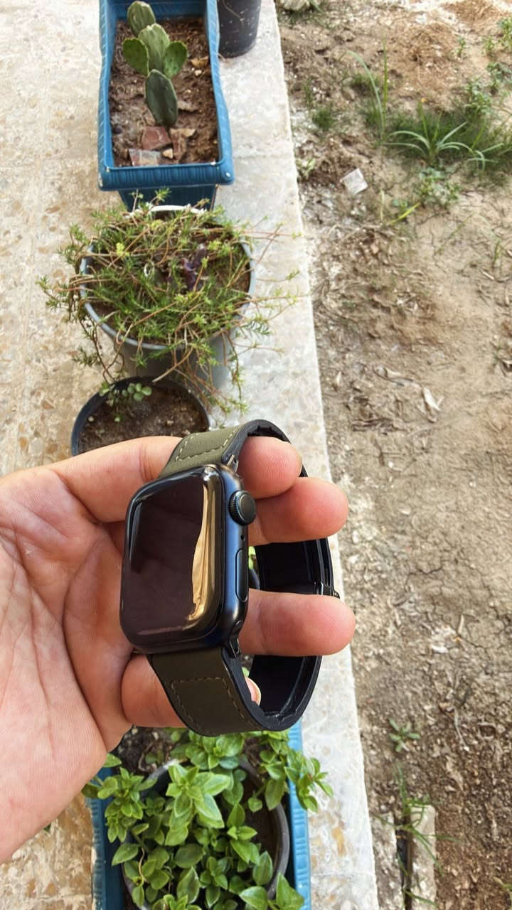 ساعه ابل سيريس ٩ 
الحجم ٤١
البطاريه ١٠٠
جديده بستيكراتها 
السعر ٢٢٥
*********** عنواني بابل
