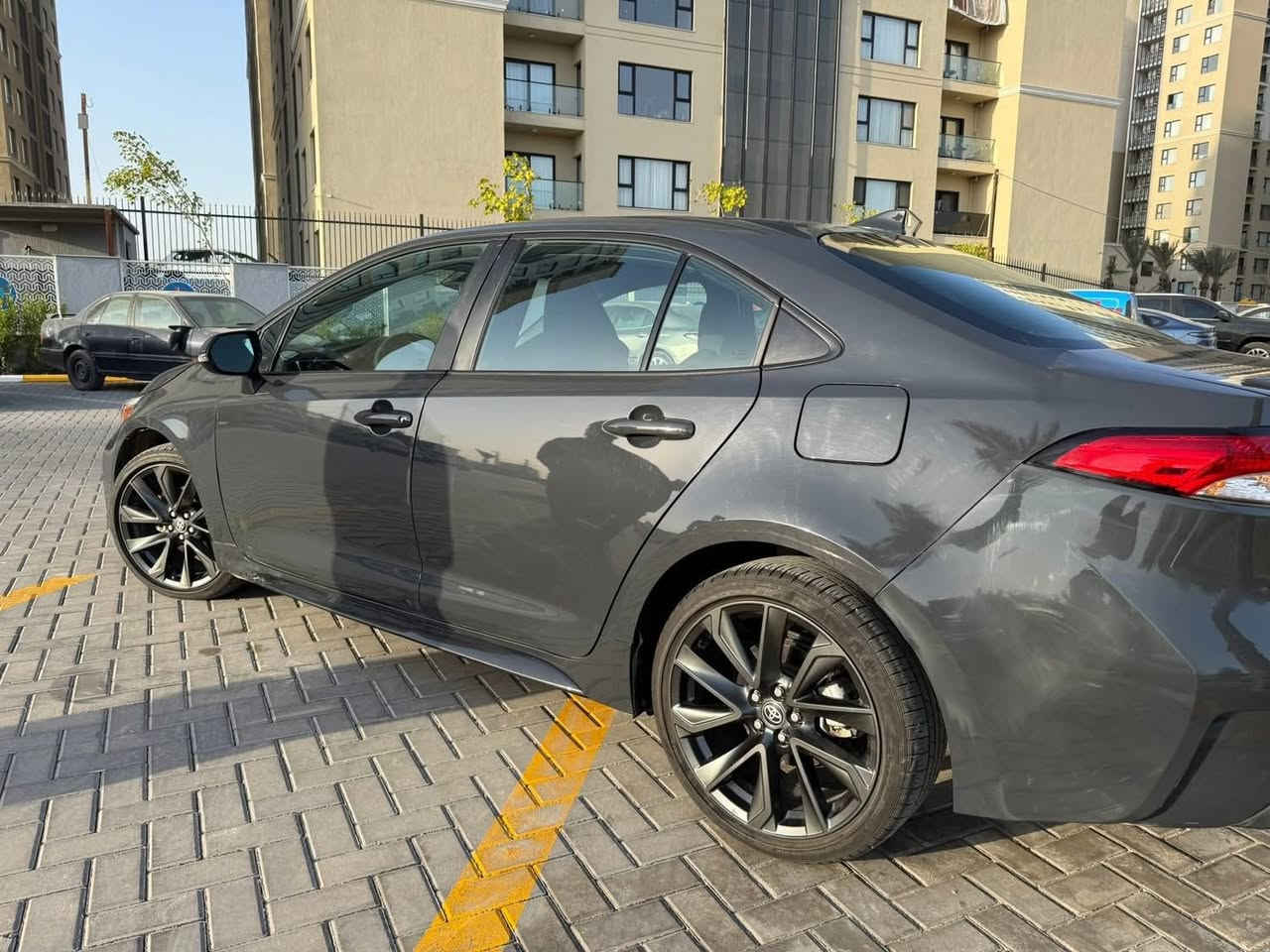 السلام عليكم
كورلا 2024 شكل S 
لون سمنتي مميز 
ماشية 38ml
المواصفات:
بصمه 

قطعتين تبريد 

شاشه جبيرة

كامره خلفيه 
كشنات لونين 
رادار امامي 
رادار جانبي 
حساسات 
توقف ذاتي 
تحديد مسار 

وهواي مواصفات 

السياره قطعة وحدة صبغ جاملغ خلفي وباب خلفي تبديل نفس الون ابلادي اصلي بدون 
اي دواخل بدون كص سونار داخل المنشور سيارة متصرف عليهة ربع 
بس ترقم لئن بدون رقم ورقمهة يكلف 10$ورقات فقط  

السعر 138  وبيها مجال بسيط جدآ  

 
للاستفسار ؛*********** 
                                      ***********
