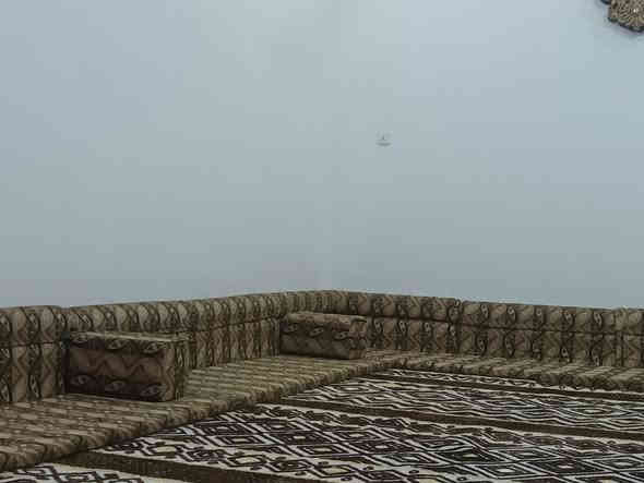 سلام عليكم ديوان للبيع السعر 350 بي مجال عنوان الناصريه سوق الشيوخ الشموع رقم الهاتف ***********
