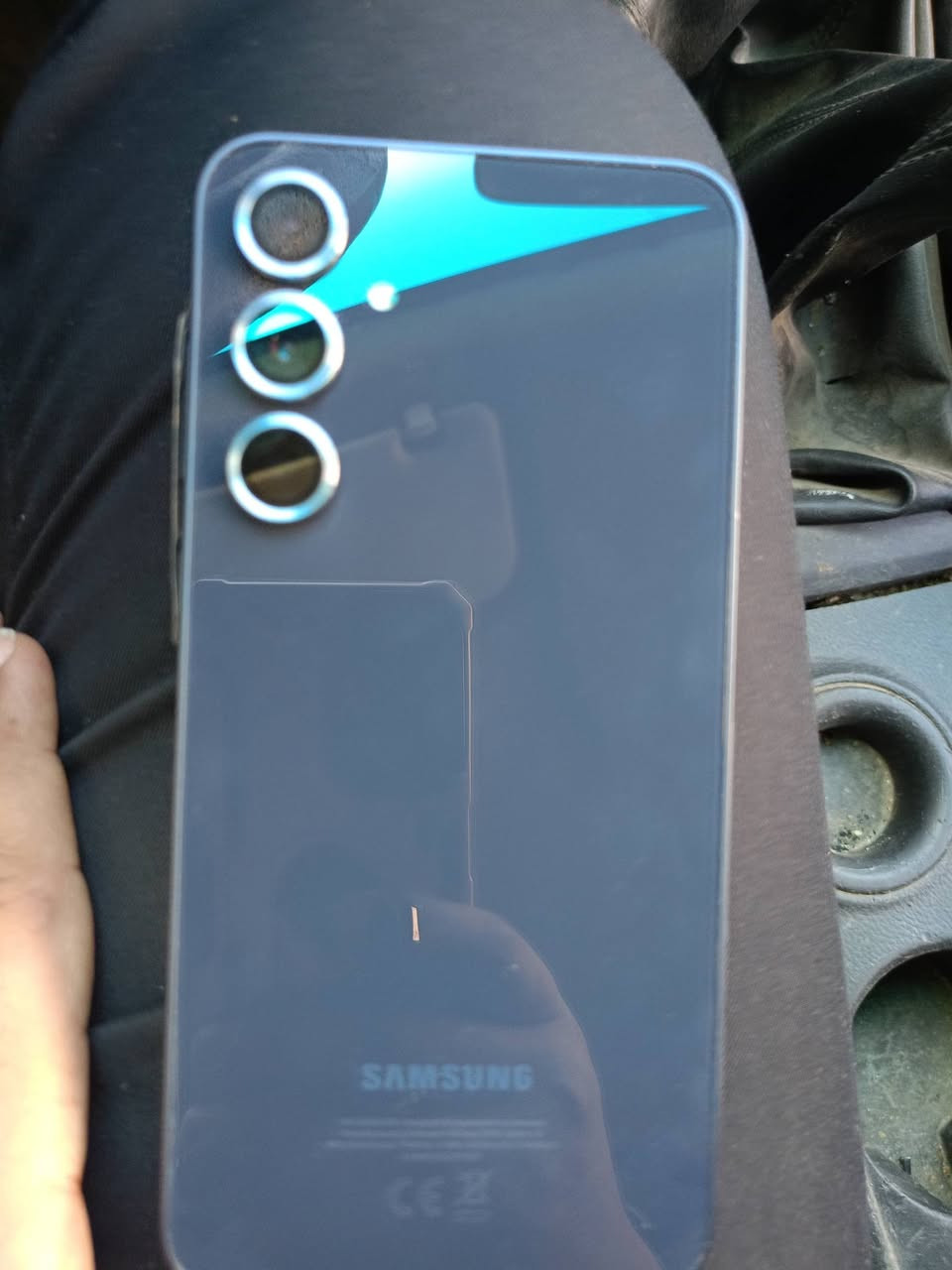 A35G5 جهاز جديد صار سبوع ماخذه ذاكره 256سعره 250 الف رقم الهاتف ***********
