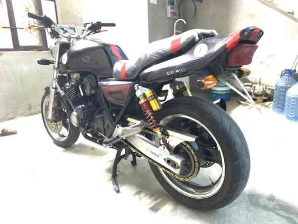 سلام عليكم دراجه CB 400 كامل مكمل دراجه خرسه محرك كاتم كهربائيات كامل دراجه ما ناقصه بس خيال واطلع
 تايرات جديد  صالنصه رياضي صوته كلش حلو  مكاني كركوك سعر (واحد ونص)مو شراي لا تراسلني ***********
