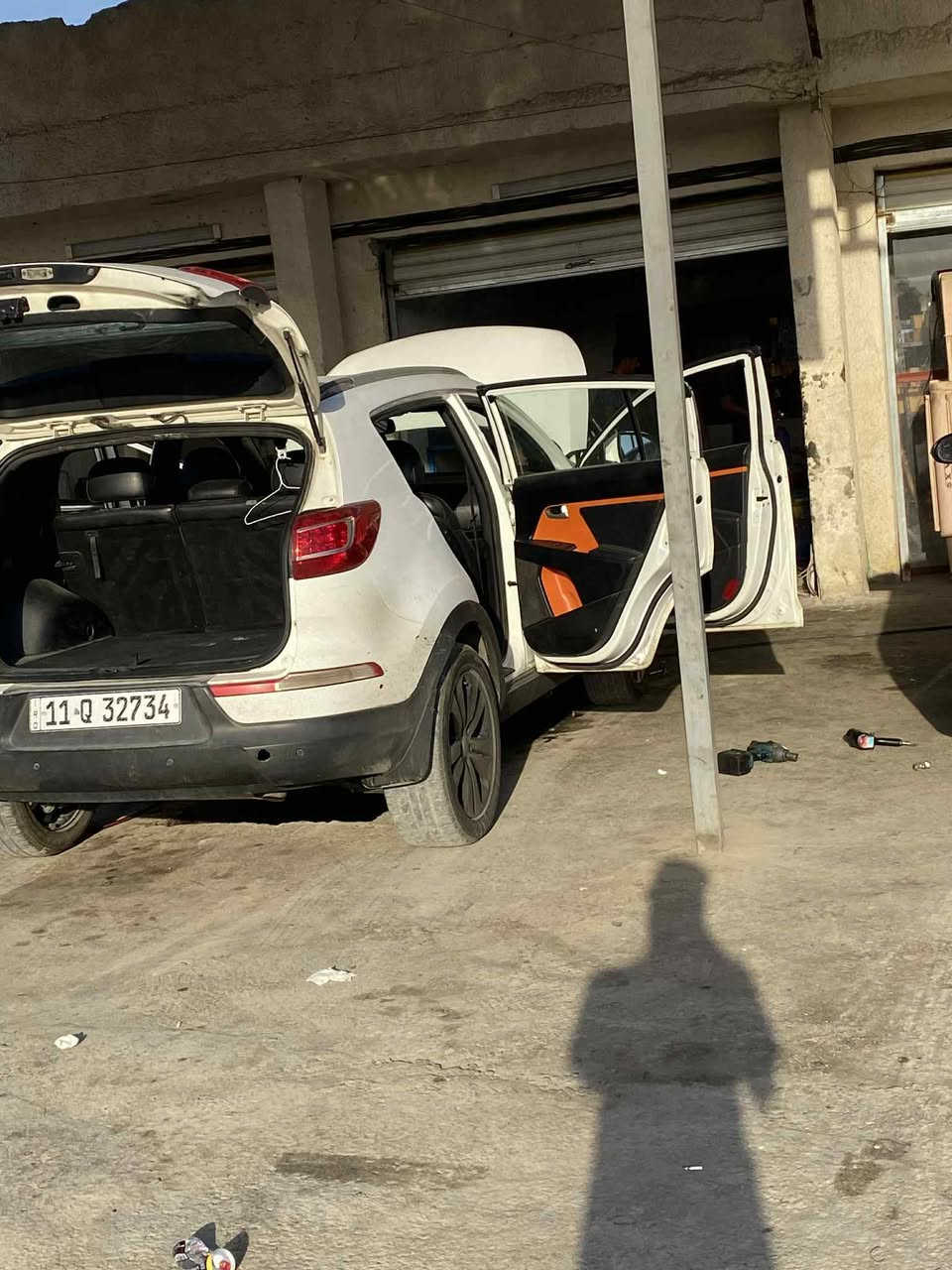 السلام عليكم•سبورتج 2013 خليجي محرك 2000دوش بيها قطعتين صبغ ووحده تبديل نص فول تحكمات ستيرن كامره حساسات خلفيه اشاير ب مري كير 6نمر \ثلاجه / ماشيه 211الف للتواصل خاص او ***********
