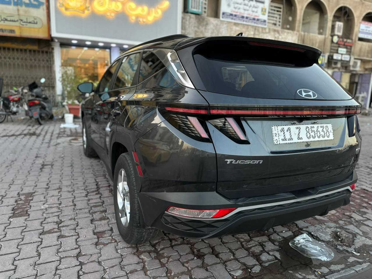 توسان ٢٠٢٣ ماشية ٢٣ ميل السعر ١٨٤
حادثها بسيط مثل ما موضح بالصور 
مواصفات 
تشغيل عن بعد.، بصمة ودخول ذكي
تدفئة كشنات ، تبريد قطعتين 
كشن كهرباء 
رادار امامي تحديد مسار 
رادار جانبي نقطة عمياء 
مانع تصادم و جنطة كهرباء 
  وبقية المواصفات , الرقم الجديد تحويل حاضر 
رقمي 
***********
العنوان بغداد _البلديات
