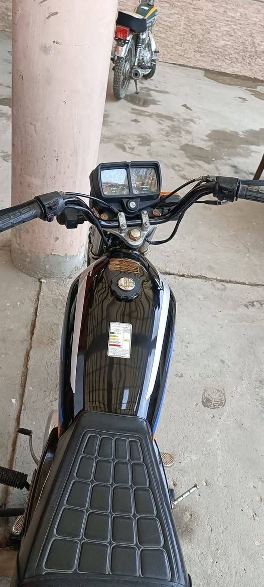 سلام عليكم
ارشا مديل15.. اوراق اصولي.. 

مكينه 24.. مفتوحه بس بوشه فقط.. 
السعر 800.. وبيه مجال الطيبين.. 
غراض كله نامه اصلي.. 

مكانك سوك الشيوخ.. 

رقم الهاتف.. ***********
