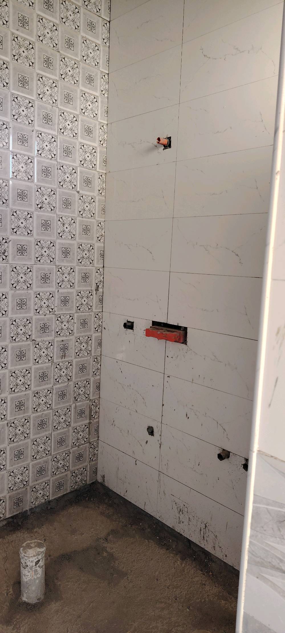 عنوان الديوانية قظاء السنية قرب مدرسة الصينية مساحة 300متر بناء تقريبن 200 متر براني 10متر وعرض 3500 غرفتين نوم عرض 4متر طول 5متر +براني 10مترطول وعرض 3500 ومطبخ طول 5متر وعرض3500   قطعة طابو صرف مطلوب إسكان 40000000 مليون إسكان تتحول بسمك يبقة صافي بل يد 95000000مليون