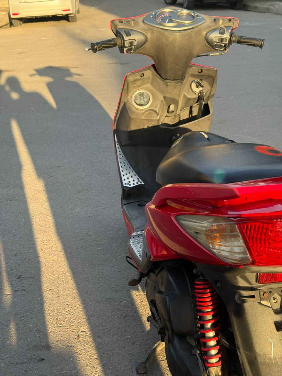 سكنس فحل للبيع ❤
دراجه نضيفه منزله رميه بيدي مصار له شهر 
جديده بمعنئ الكلمه 
السعر ١٢٠٠ مليون وميتين وبيه مجال حك الجيه 
المكان بغداد حي القاهره ❤
الرقم ***********
