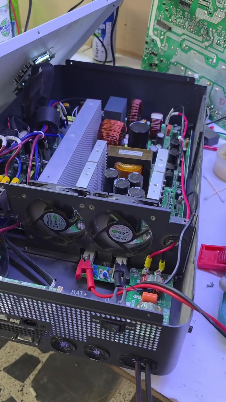 صيانة انفرتر طاقة شمسية ☀️🔋
ضمان بعد الصيانة و تزويد الزبون بجهاز احتياطي الى ان تنتهي عملية الصيانة.

الانفرتر تعرض لضربة برق "صاعقة"🌩⚡️ مما ادى عن توقفه عن العمل، 
الانفرتر ذو جودة ممتازة حيث كان مستوى الضرر بسيطا مقارنة بأجهزة أخرى تعرضت لنفس الحالة (ضربة صاعقة او برق)⚡️🌩
يتم الاختبار بعد الصيانة على حمل كبير ومراقبته بالكميرا الحرارية و اجهزة فحص مصنعية.🔬🛠🧰
تم اختبار كافة الوظائف للتأكد من عودتها للعمل.
قطع أصلية و كفالة حقيقية للصيانة 🧭
مركز IC Solar فرع العراق بغداد 🇮🇶
صيانة انفرترات الطاقة الشمسية 
صيانة بطاريات الليثيوم🔋
واتس اب:

***********
