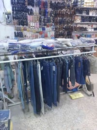 مجمع ملابس وشحاطات • محل إيجار ٧٥م • الحولي شارع السوق