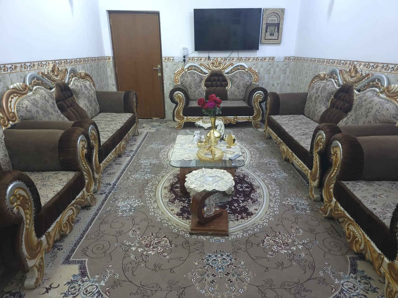 تخم عشر مقاعد مع خمس طبلات بسعر ٥٠٠الف والتخم كلش نظيف وجديد اليحب يشتري يدخل خاص او اتصال على  الرقم ***********
