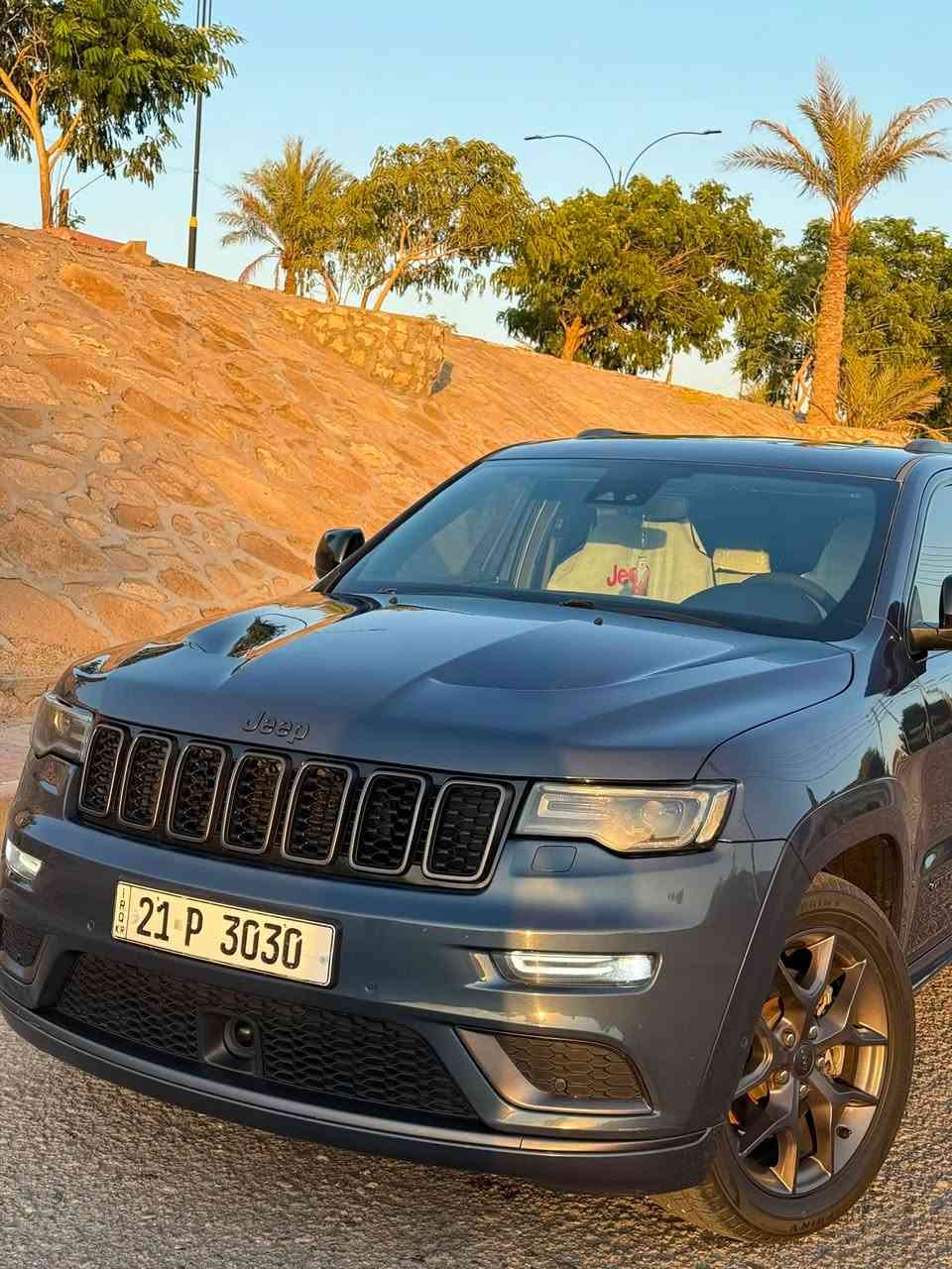 🛑 للبيع: جيب 2020 فئة S (خليجي) بحالة الوكالة ونظيفة جداً جاهزة وما تحتاج أي مصروف.
 الموديل: 2020.
 الفئة: S (أعلى صنف بالمواصفات).
 الوارد: خليجي، وكالة هارلم الرسمية.
 الممشى: 67 ألف مايل حقيقي.
🔹 المواصفات 
 أم الرادارات كاملة (رادار أمامي وخلفي، نظام تحديد المسار، وتنبيه قبل التصادم).
 المحرك والكير: بشرط الفحص ومكفولات كفالة عامة.
 : جاهزة تماماً مع تخم تاير جديد أصلي.
 سقف بانوراما كراسي جلد كهرباء (تدفئة وتبريد) شاشة كبيرة  وبصمة تشغيل وأبواب.
ملاحظه السياره بيها جاملغ امامي السكن مصبوغ اثر شخط بدون فتح او ضربه او اي شي مجرد صبغ اصلي بلادي اثر شخط وما مبين غير هذا مكفوله بشرط من كلشي 
ملاحظه الرقم عادي السليمانية غير هذا .

السعر : 320 بيها مجال قليل 

العنوان : الانبار الرمادي 

***********
