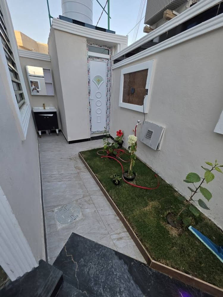 السلام عليكم رمضان كريم  

بيت جاهز للسكن بناء 2026  البناء بلوك شغل

 حلو مساحة 160 متر ركن شارع تبليط  موقع ابو

 الخصيب حي العسكري شارع المحكمة فرع ابو دلة

 جنس العقار طابو زراعي عراقي يحتوي 2 غرف نوم 

و مطبخ ديوان و صالة و صحيات خارجية و داخلية 

و حديقة السعر (90) و بي مجال قليل للتصال 

*********** واتساب موجود البصرة, العراق
