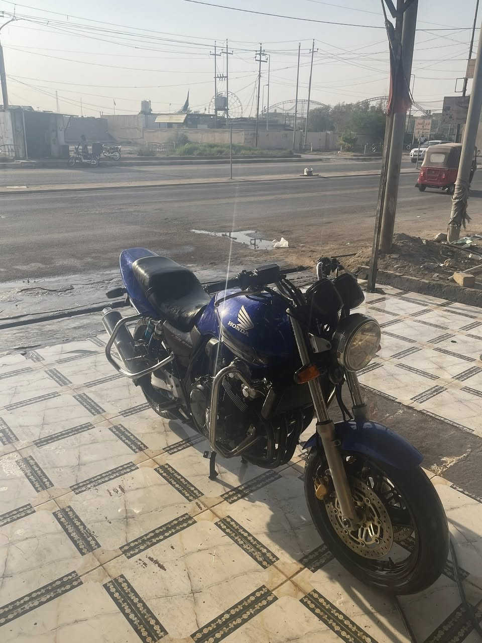 السلام عليكم دراجه للبيع سيبي فور 400تعليمي محرك مكفول مكاني العماره رقمي ***********
