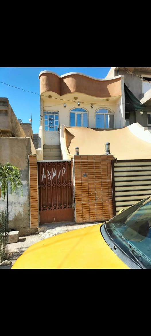 دار للبيع ميه متر قاطين درج خارجي وايضا به مورد ايجار 350  
عنوان كركوك  55قرب مسجد الهجرة وخلف مدرسة علماء المستقبل 
سعره 75  وبه مجال
للتواصل اتصال ‏‪ 0772 576 6910‬‏ كركوك, العراق
