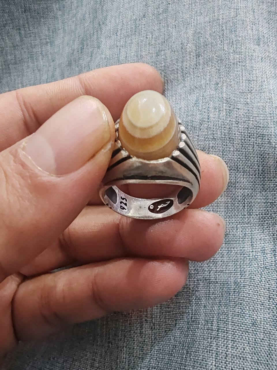 جزع اشتريته يماني بالذمه والله اعلم
صياغة المبدع حمزه 
فضه 925 قياس 24 
ب 60 الف قفل
يوجد توصيل


**إذا كنت صاحب هذا الإعلان وتريد حذفه لأي سبب، رجاءا أرسل رسالة إلى الدعم الفني**