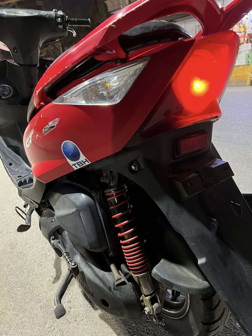 السلام عليكم دراجه رمبه جديدة ماكس ثعلب ياباني الأصلي جديده كفرات اصليه بلاديه ختم واحد دراجه بلاديه( مگفوله كفاله عامه من اي خلل وضرر)ناعمه شلعه معدل نص نكره گهربائيات كلها شغاله دراجه جديده بمعنى كلمه كل نقص مابيهـا سعر 850 الف  وبيها مجال بسيط  العنوان حي البنوك الاتصال ***********
