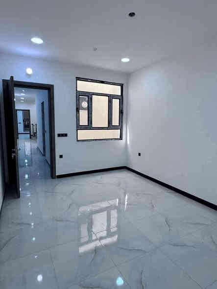 السلام عليكم بيت للبيع في حي الجهاد منطقه ديوان المخابرات شارع العوادي
تبلغ مساحه البيت ١٠٠ متر واجهه ٤ ونزال ٢٥ 

يحتوي البيت على ٣ غرف وصاله ومطبخين حار وبارد حمامات عدد ٢ 

للاستفسار اتصل على *********** ☎️
