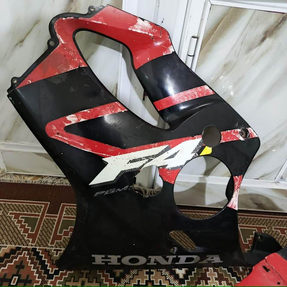 #للبيع / كفرات افوراي f4i 
بجم وصفاح اصليات بلادي
ومازدات سعرهن 150قفل

وياهن هديه لايتات زنون الأصلي وجهاز انقلاب 
#انتباه ما ينباعن مفرد
رقمي شراي خابرني ***********
