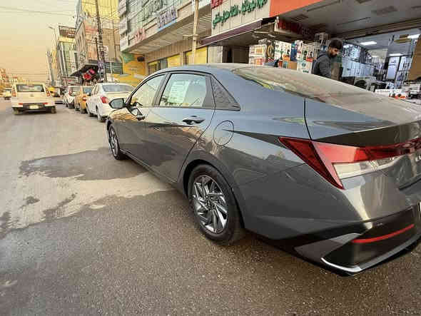 سلام عليكم من رخصت صاحب الكروب هونداي النترا موديل 24 مكين 2000 بانزين موصفات سياره شاشه دجتال متصل رادار امامي وجانبي تحديد مسار سياره ماشيه 28 قابل الزياده صوره حادثه مرافق مع صوره بدون ايرباك جاملغ وبنيد بدلتهن نفس الون جاملغ الخلفي تعديل بارد يعني بس حافت جنطه بيه صبغ وبيه بارد جاملغ الخلفي سبب تحميل ناقله مكان سياره بغداد الكراده سعره 170 وبيه مجال سياره دخول جديد بسمي ***********شكرن الجميع
