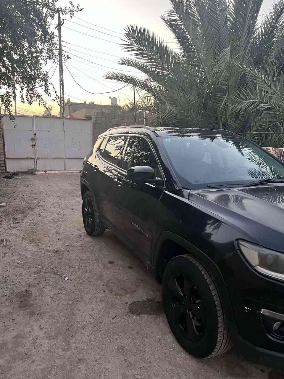 السلام عليكم جيب كومباس فئة لاتيتيود موديل 2018 امريكي ضرر جاملغ وبنيد  السيارة جديدة كلش ماشيا 150  الف كيلو مو ميل السعر 110 وبيه مجال رقم بغداد *********** مكان واسط موجود واتساب اتص
