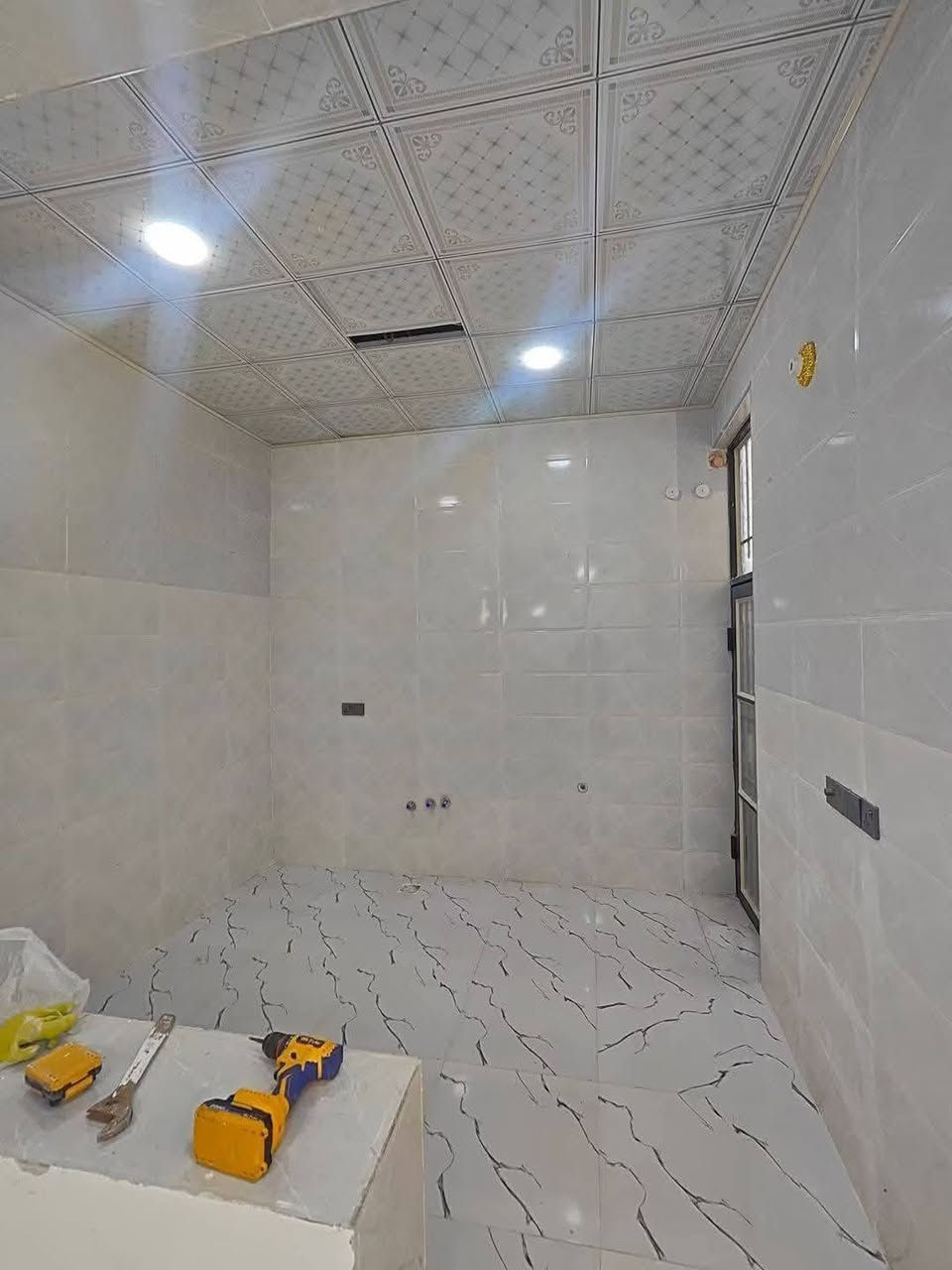 اللهم صلي على محمد وال محمد بيت 50 متر طابقين طابوك في كربلاء منطقة عكد بليبل اله اكثر من مدخل 1. مدخل من جها فندق البارون
2. مدخل من جها كنطرة السلام 
3 . مدخل من جها شارع ميثم التمار 
منطقة سكنية تتوفر فيها جميع الخدمات تبليط ارصفه 
طابو زراعي قرار محكمه سند 25 
جدأ قريب من الأمام ع 
للأتصال او واتساب ***********
***********
