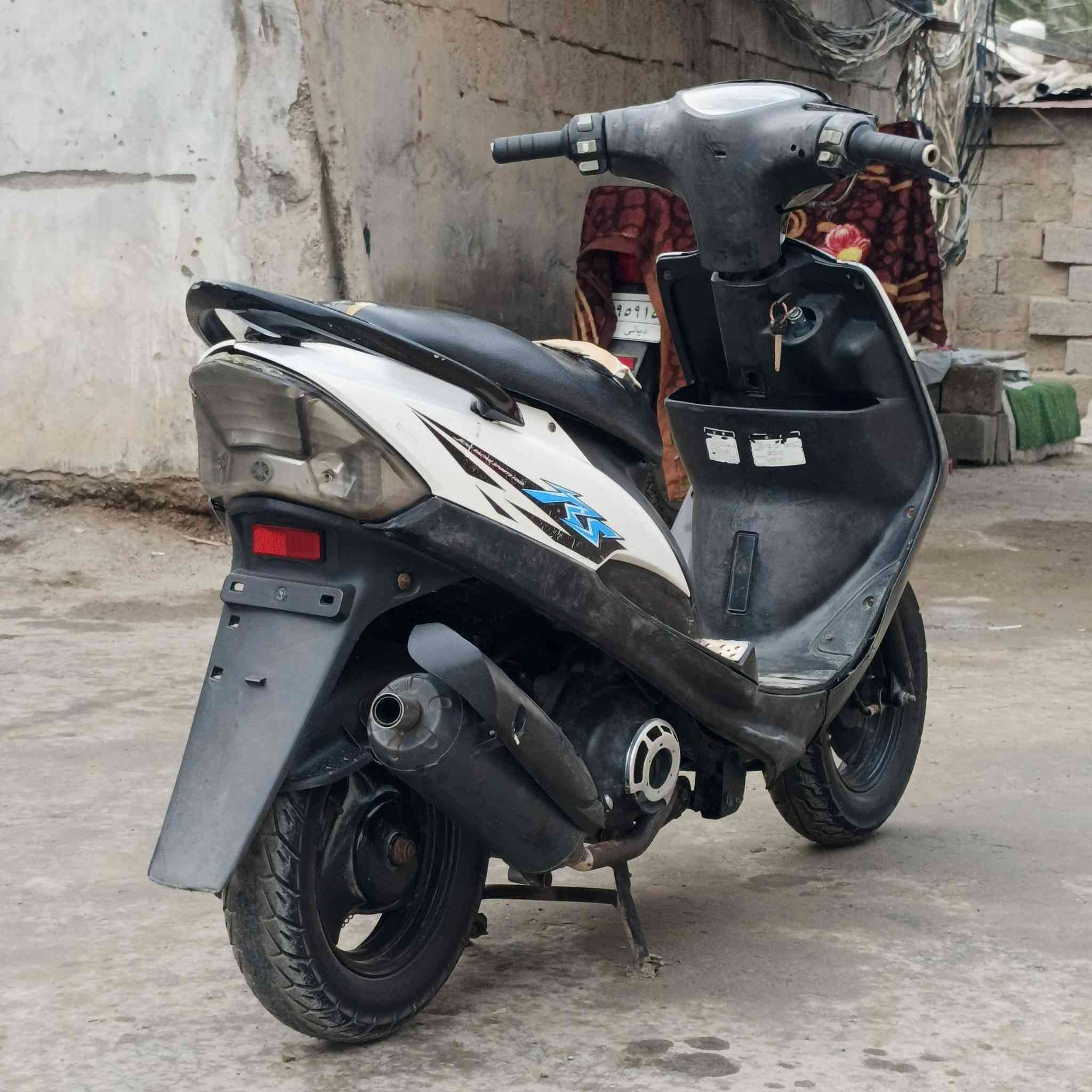 السلام عليكم ماكس عدلة للبيع كاملة مابية كل نقص كلهة شغالة كهربايات والمكينة خير من الله لا تنقيص ولا تبخير (ملاحضة الماصدة مابيهة شي بس للجمالية فقط كلوب شغالة) بوشة 49 بلادي ممفتوحة الدراجة صلنصةFM دراجة كلهة بلادية السعر 500 او بيهة مجال للتواصل ***********
