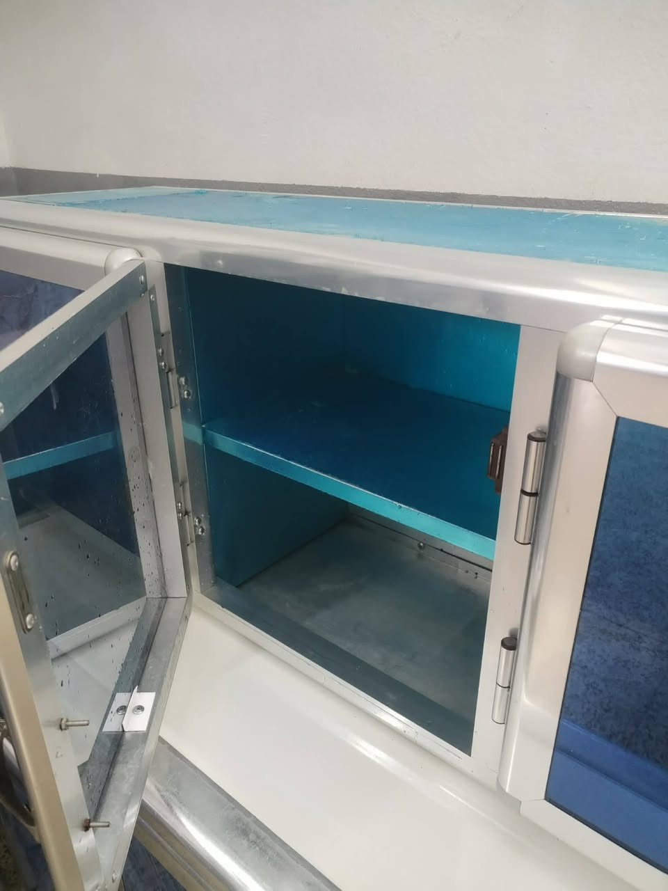 كاونتر مترين ونص
وسنكي مترين نظيفه حيل من نوعيه ثقيله
السعر 350 بي مجال


**إذا كنت صاحب هذا الإعلان وتريد حذفه لأي سبب، رجاءا أرسل رسالة إلى الدعم الفني**