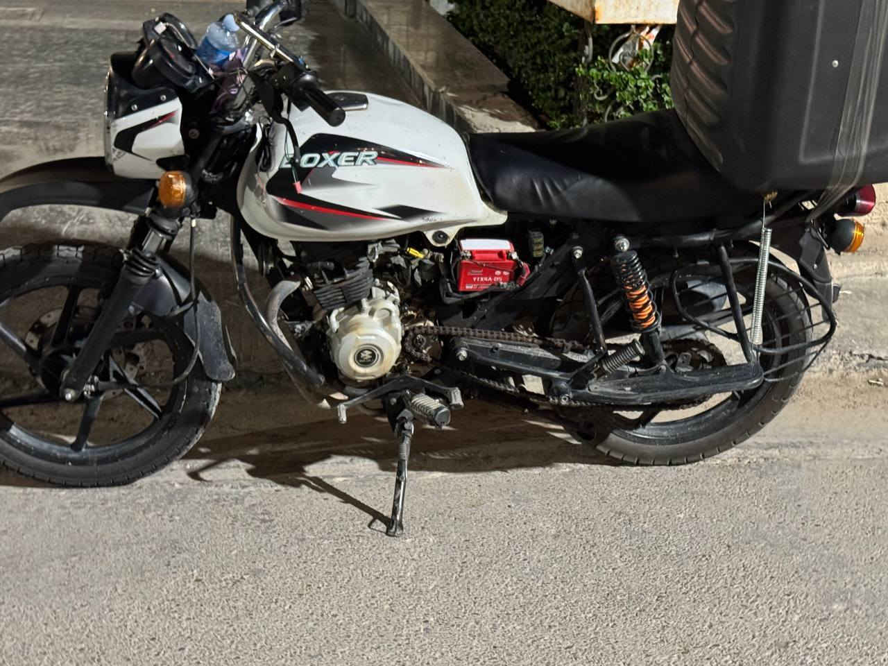 السلام عليكم دراجه بوكسر موديل 22للبيع أوراق موجوده كلاسك محور جبلي بيهه بكن وبيهه شغلات بسيطه سعر 700قفل ***********اتصال فقط مدينه الصدر
