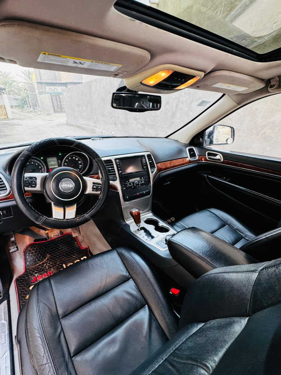 السلام عليكم
جيب مديل /١١
رقم بغداد /11/دولي 
  بدون ضربه 
مواصفات. ١/١
 فتحه  بنو راومه 
اشاير بل مري +مري. قلاب. عند الرجوع. بك 
 كشنات  جلد + تدفاء +تبريد 
منضومه زنون 
بصمه+ تشغيل ع بعد +بصمه ابواب 
مكينه وكير كفاله تبري.  +تدفاء  دواخل لونين سستم. سماعات 
سياره مداور.  ثاني.   
السعر /165/وبيه مجال
السياره بدون  لا صبغ ولا ضربه مكانين بارد فقط 
***********+وتساب 
البصره /المدينه
