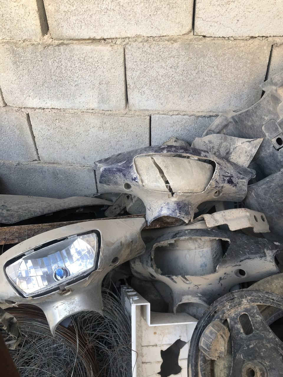 وتساب او تصال  *********** 
غراض تفصيخ سازوكي تايرات تاير تفصيخ ١٠ ويل ١٠ تاير وياله ١٥ 
دبل  خلفي ٥ ماشات ١٥ مكينه باقيه وحده شغاله شرط بس شد ملف مالك عليها سعرها قفل ٢٥
شاصي اوراق ٢٥ الف
دبت دهن بانزين الوحده ع ٥
ضفيره ١٠ الف نقص فيش كتف فقط
كفرات قطعه ع ٥ كفرات يوماها ٩ زروف خلفي مال لايت قطعه ع ٥
