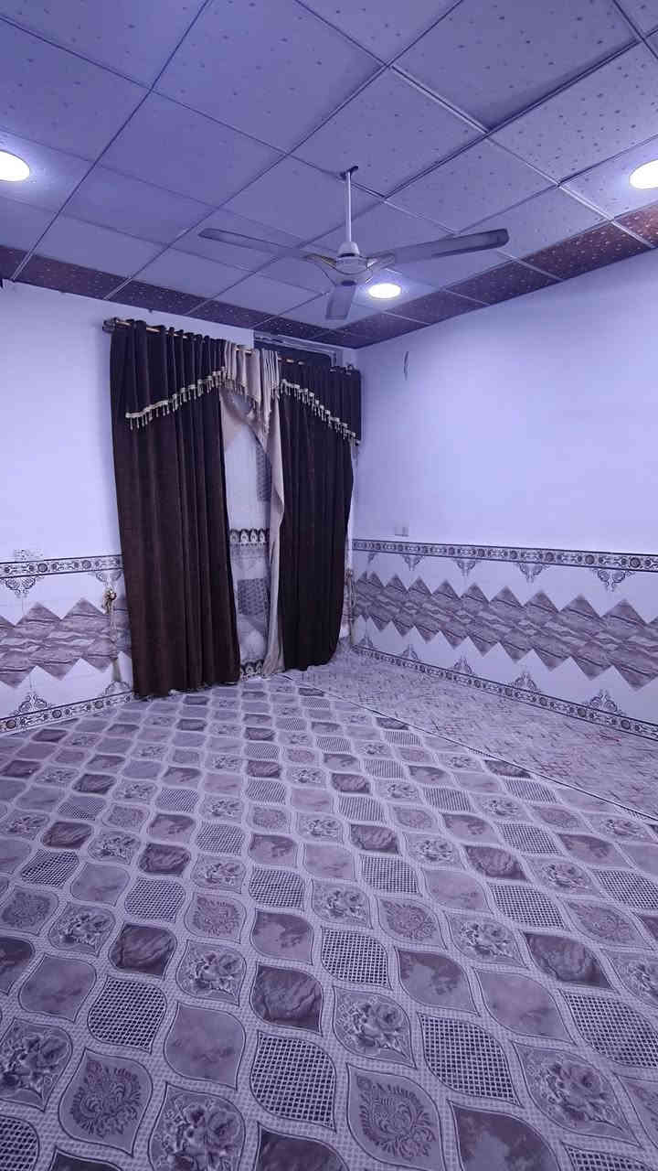 عاجل.. دار للبيع في موقع استراتيجي بالكوفة!📍
​المكان: شارع المطار القديم.
​المساحة: 170 م.
​المكونات: 2 غرفة، استقبال، صالة، مطبخ، حمامات.
​الحالة: أساس صب، سقف كونكريت، جاهز للتسليم.
​السعر: 49 مليون وبي مجال.
​📱 رقم الهاتف (واتساب): ***********ملاحظة/تستلم البيت جاهز من كلشي حتى السقف الثاني الي للغرفة يكمل قبل لا تستلم
