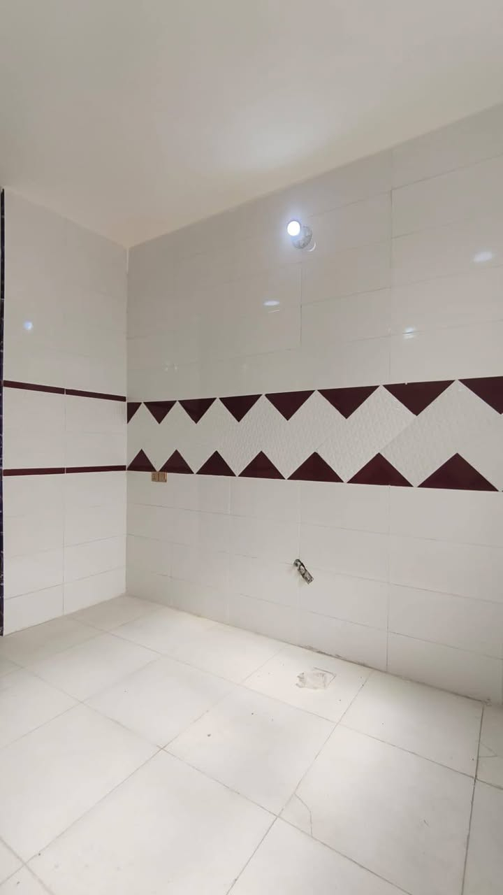 يالله يالله  بيت للبيع جديد بلاش بلاش  😍وتساب ***********📞📞
عنوانه المكتب مقابل قريه الغدير عمود262 مكتب النور للعقار احجز بيت احلامك يم مكتب النور 😍🏬🏬
#__مساحه_لبيت_100متر_مربعه 
#_ 
#بيت_طابو_زراعي_سند25
سعره 40عرض شارع 17متر فول خدمات 

بناء حديث غير مسكون
بناء ممتاز جدا  عنوان  لبيت النجف 
#مقابل__قرية_الغدير_مباشر 
يحتوي لبيت على+ غرفه1+صاله  +مطبخ ستقبال +صحيات بلداخل +وبلخارج 
***********وتساب
