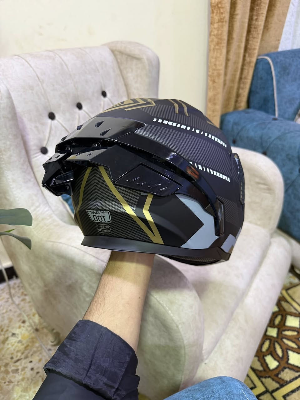 خوذة بالة الماني نضافة 100‎%‎ 
حاصلة علا شهادة DOT الحقيقي السلامة والامان 
تحتوي علا فتحات تهوية وفتحات مانع الضباب 
وحاصلة علا شهادة ECE 
مضادة للخدوش ذات طلاء ثابت 
تحتوي علا بطانة داخلية مريحة وثابتة
خوذة انطيك بيها ضمان علا القوة والمتانة مالتها تصعد فوكاها مايهمني وزنك اذا فطرت او انكسرت فلوسك ترجعلك   
تواصل ماسنجر او علا رقم ***********
