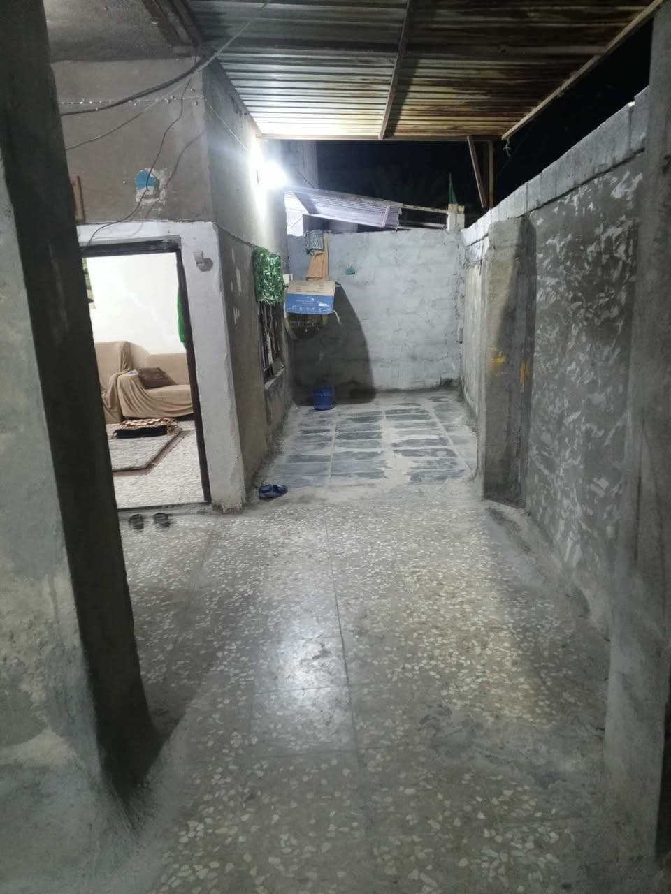 السلام عليكم
بيت للبيع زراعي المساحه ٢٦٠ متر العنوان بالسده حي النصر الثاني تفاصيل البيت غرفتين وصاله وستقبال ومطبخ وصحيات + طارمه كبيره البيت نضيف وخدمات كامله السعر المطلوب ( ٤٣ ) مليون وبي مجال بصيط الاستفسار > *********** // ***********
