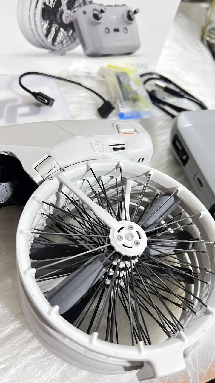 للبيع درون DJI Flip – سنكل 🚁
درون نظيف وجاهز للطيران، مناسب للتصوير الجوي وصناعة المحتوى.
أداء مستقر وجودة تصوير عالية من شركة DJI المعروفة.

المواصفات:
 • تصوير فيديو عالي الدقة
 • كاميرا ثابتة مع نظام تثبيت
 • تحكم سهل وسريع الاستجابة
 • مناسب للتصوير والسفر وصناعة الريلز
 • خفيف وسهل الحمل بيها  موصفات خير من الله  تابع اليوتيوب 

ملاحظة الباتري الغلاف بي كسر أثناء الشحن وما يئثر 
السعر: 700

📍: الموصل
للاستفسار أو تواصل خاص


**إذا كنت صاحب هذا الإعلان وتريد حذفه لأي سبب، رجاءا أرسل رسالة إلى الدعم الفني**